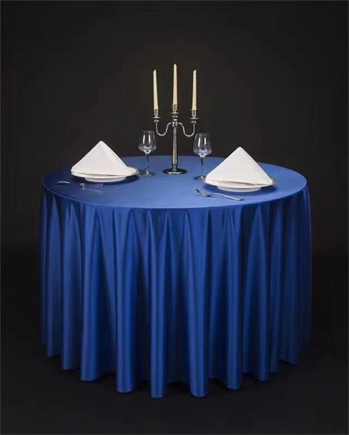 在布置家具時(shí)桌布椅套定制要注意的事項(xiàng)